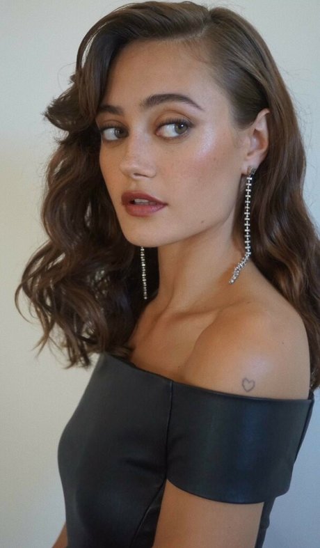 Ella Purnell photo 28