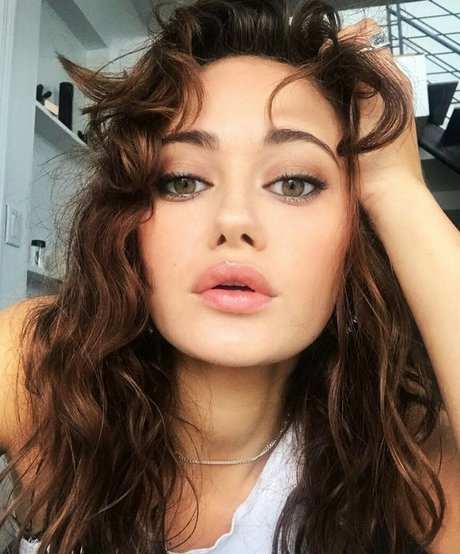 Ella Purnell photo 31