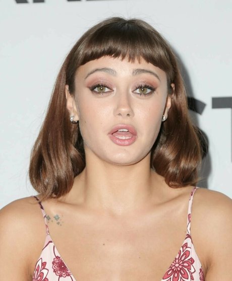 Ella Purnell photo 35