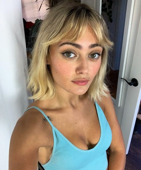 Ella Purnell photo 41