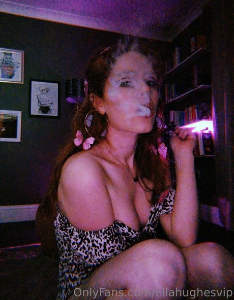 Ellahughesvip photo 3