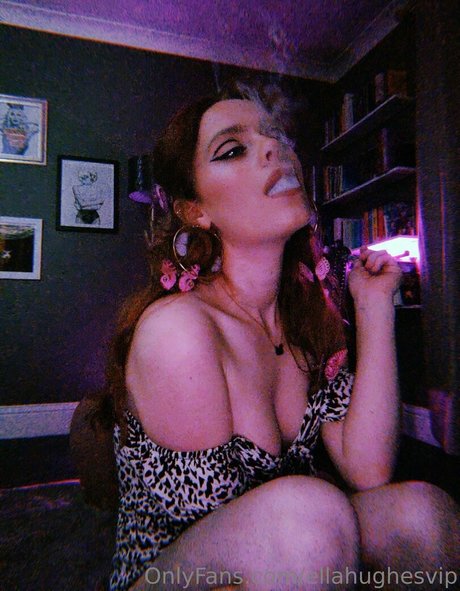 Ellahughesvip photo 4