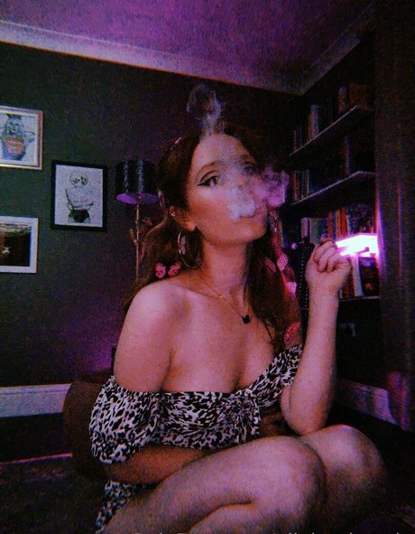 Ellahughesvip photo 6