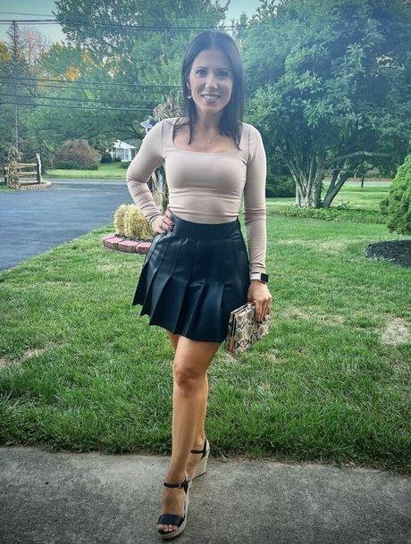 Elle Baker photo 5