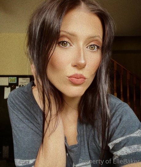 Elle Baker photo 19