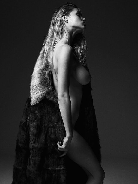Elle Brittain photo 7