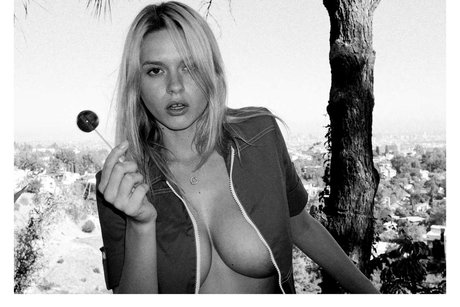 Elle Brittain photo 70