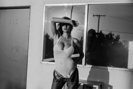 Elle Brittain photo 108