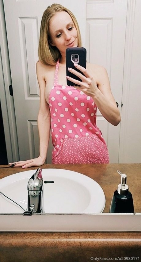 Elle Dainty photo 8