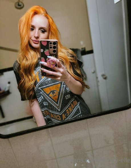 Elle Dainty photo 19