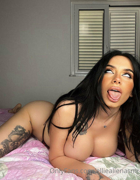 Ellie Alien ASMR photo 81
