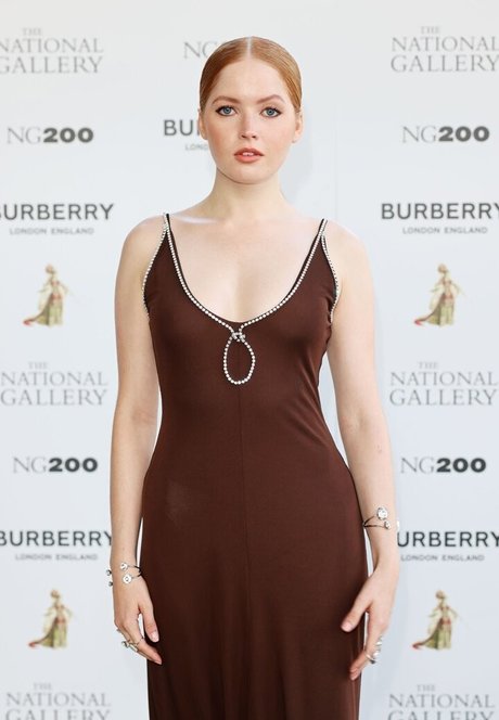 Ellie Bamber photo 13