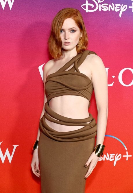 Ellie Bamber photo 30