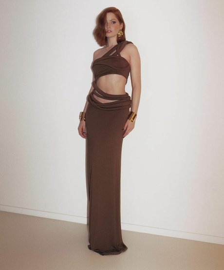 Ellie Bamber photo 91