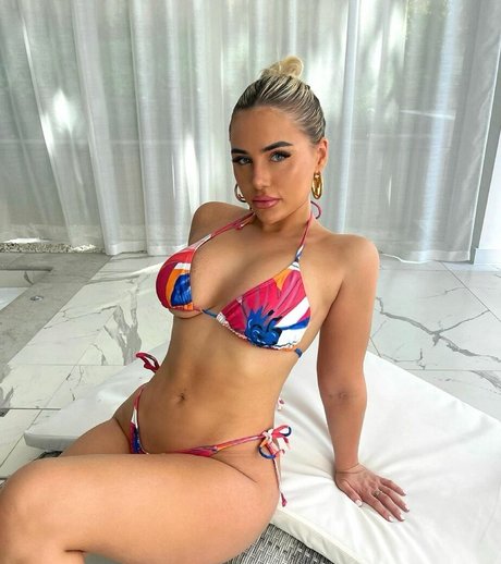 Ellie Brown photo 29