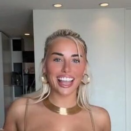 Ellie Brown photo 32