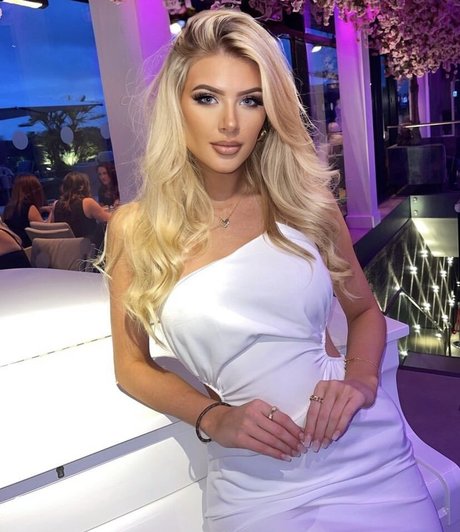 Ellie Brown-wood photo 18