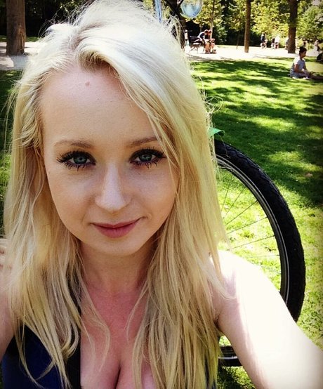 Ellie Cassidy photo 37