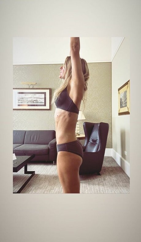 Ellie Goulding photo 33