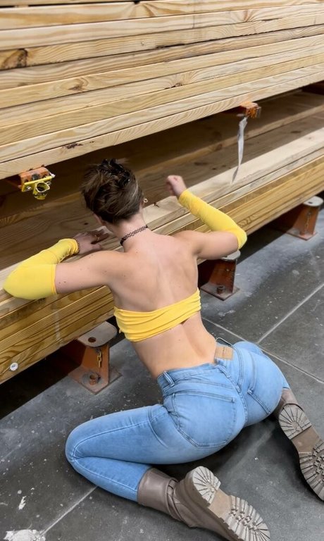 Ellie Handygirl photo 13
