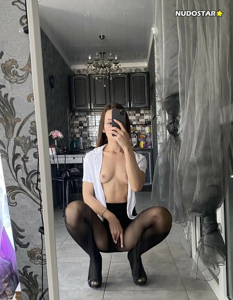 Ellie Leen photo 144