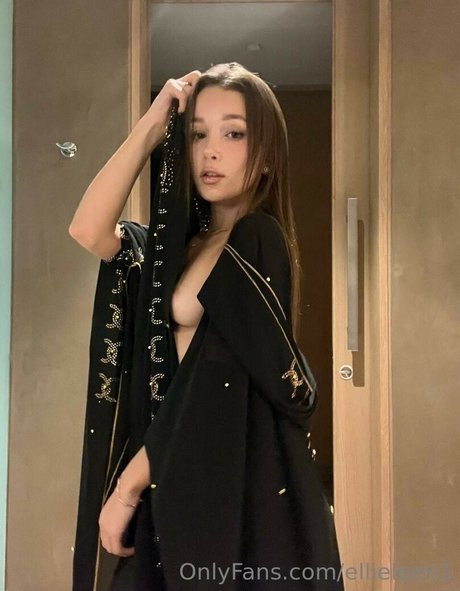 Ellie Leen photo 213