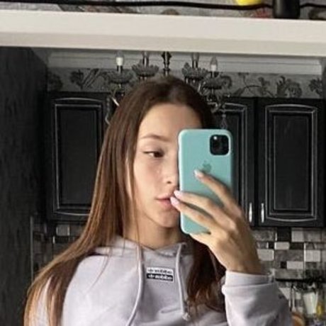 Ellie Leen photo 231