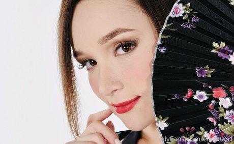Ellie Leen photo 251
