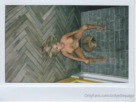 Ellie Paige photo 35