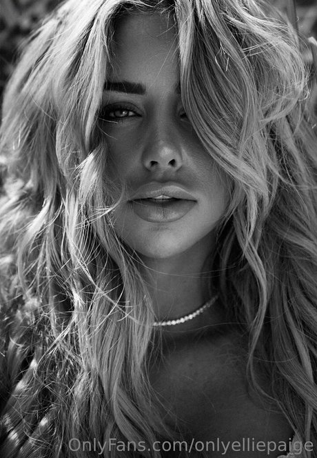 Ellie Paige photo 100