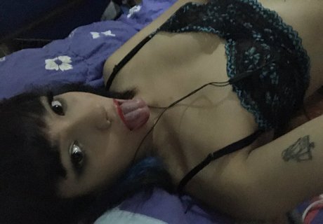 Elliebunnywaifu photo 9
