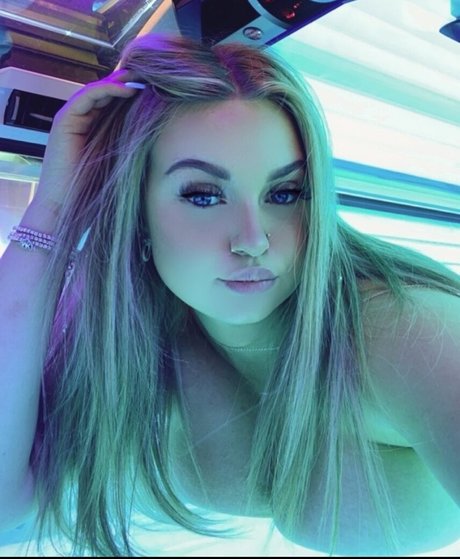 Ellieharp3r photo 1