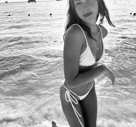 Eloise Webb photo 21