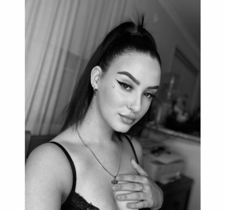 Elouisemayy photo 15