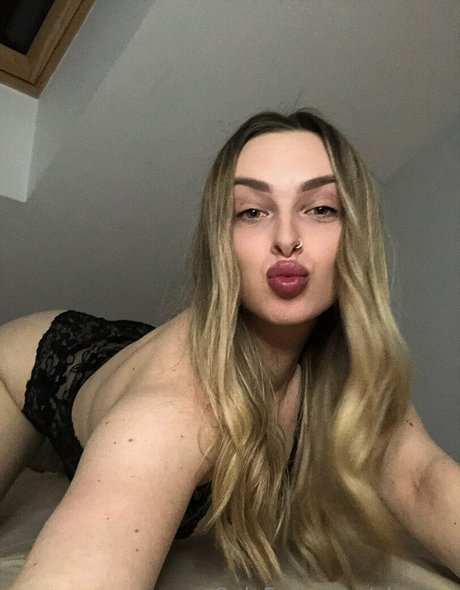 Elsa Jay photo 11