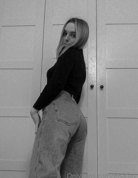 Elsa Jay photo 30