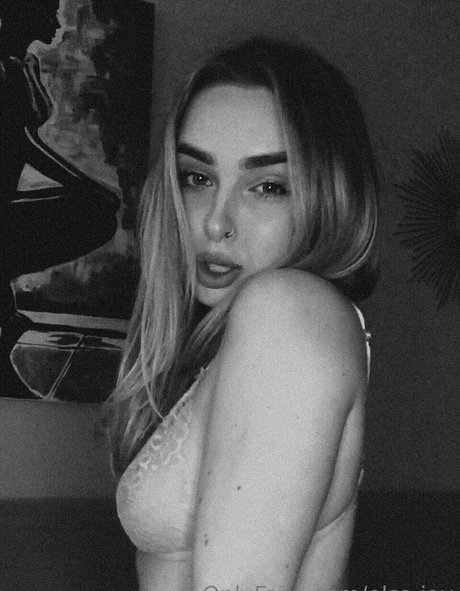 Elsa Jay photo 38