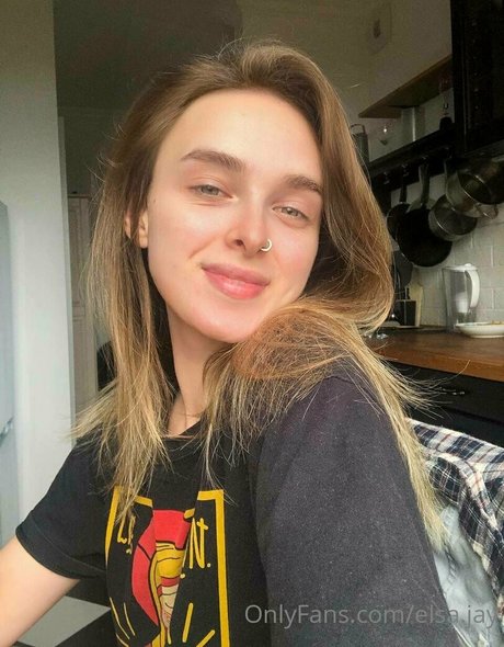 Elsa Jay photo 48