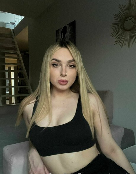 Elsa Jay photo 70