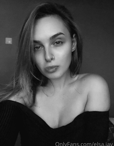 Elsa Jay photo 102