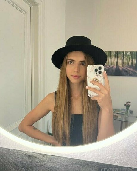 Emelie_crystal_free photo 6