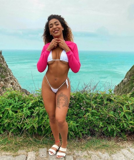 Emelly Souza photo 4