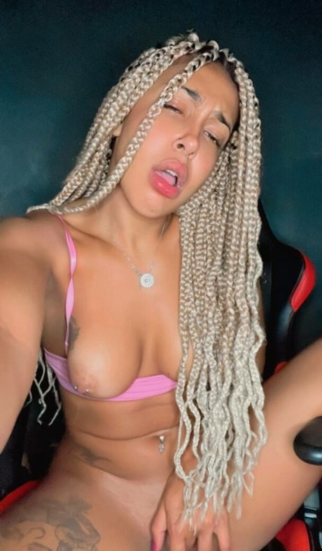 Emelly Souza photo 32