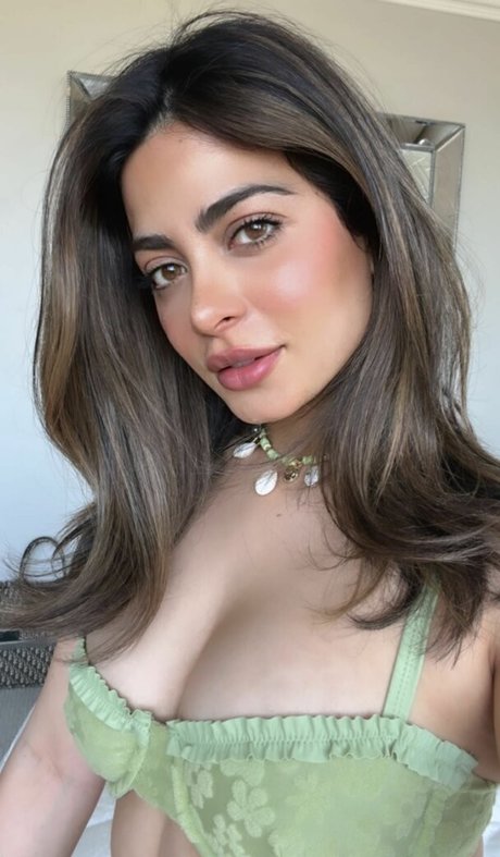 Emeraude Toubia photo 2