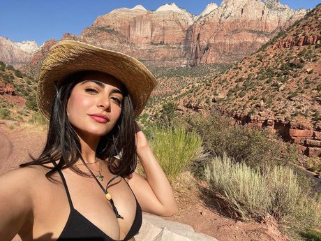 Emeraude Toubia photo 14