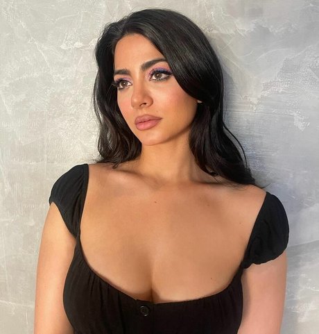 Emeraude Toubia photo 38