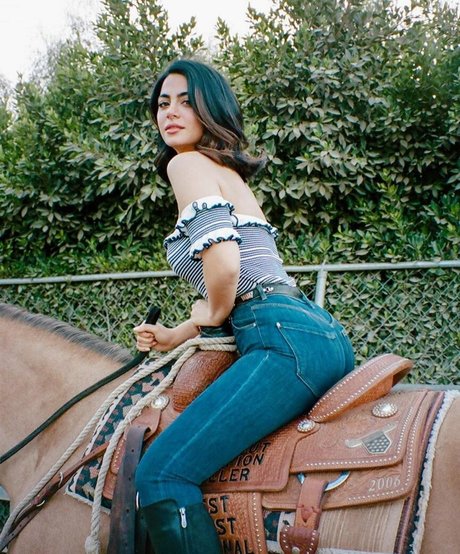 Emeraude Toubia photo 44
