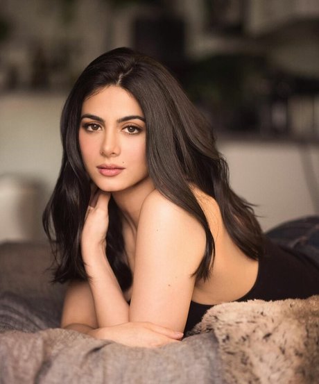 Emeraude Toubia photo 48