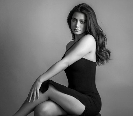 Emeraude Toubia photo 52