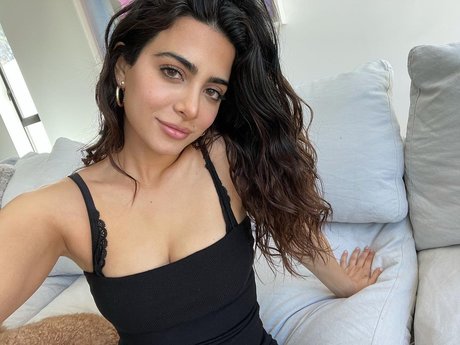 Emeraude Toubia photo 68